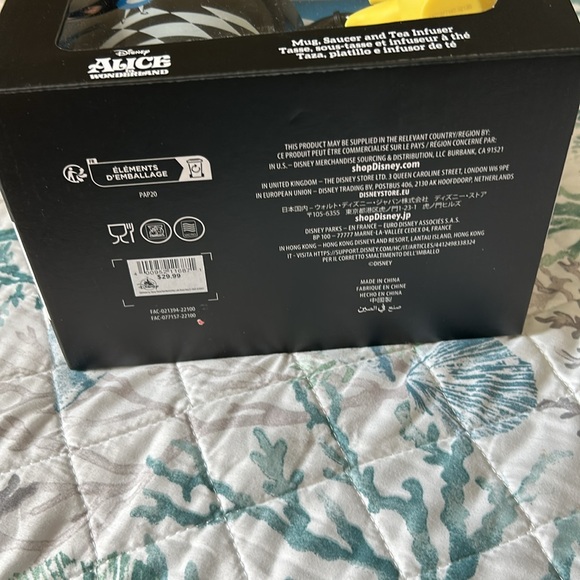 Disney’s Alice in Wonderland mug, saucer, and tea infuser with Aliceand rabbit - Picture 10 of 10